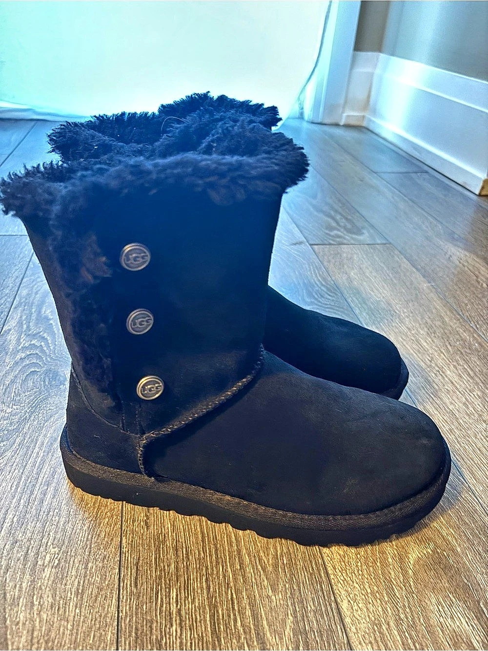 UGG Bailey Button Boots Black size 7